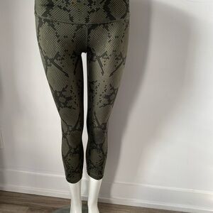 Lululemon [4] Olive Green Snake-Print Reptile